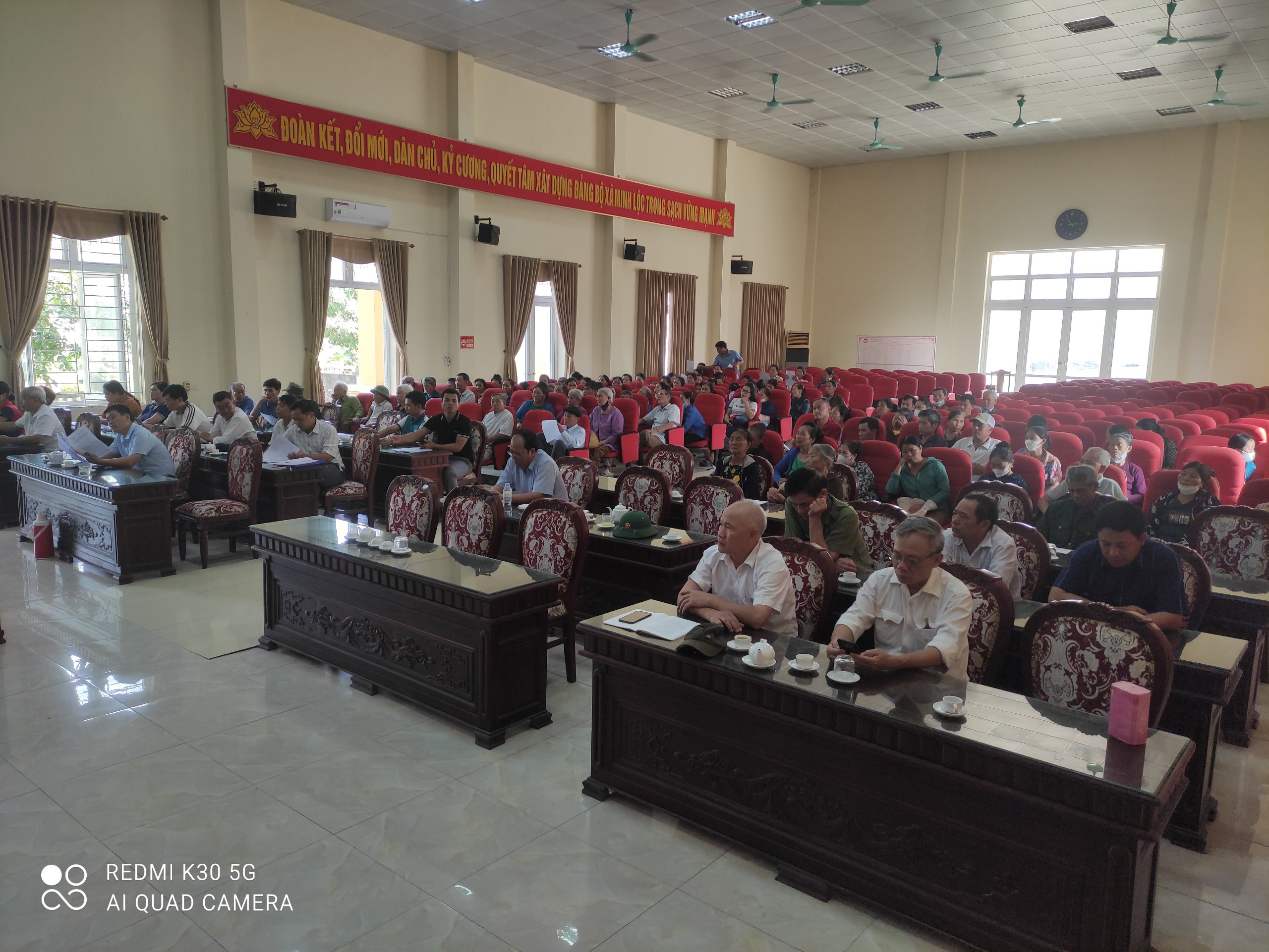 Uỷ ban nhân dân xã Minh lộc tổ chức hội nghị đối với các hộ thuộc diện thu hồi đất để phục vụ thi công Dự án tuyến đường giao thông điểm nối tuyến đường 2 xã  QuangLộc và  Hưng Lộc
